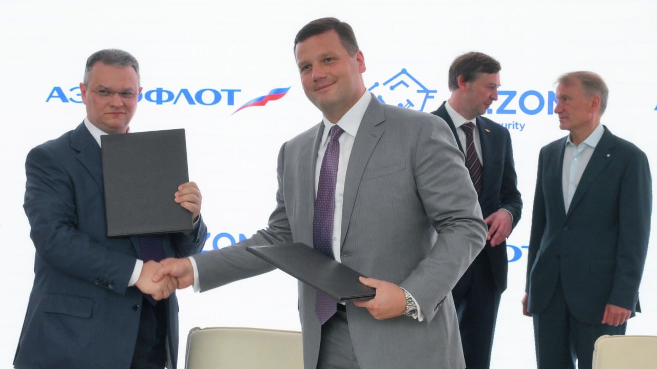 Антон Мацкевич (первый слева). Фото: «РИА Новости»