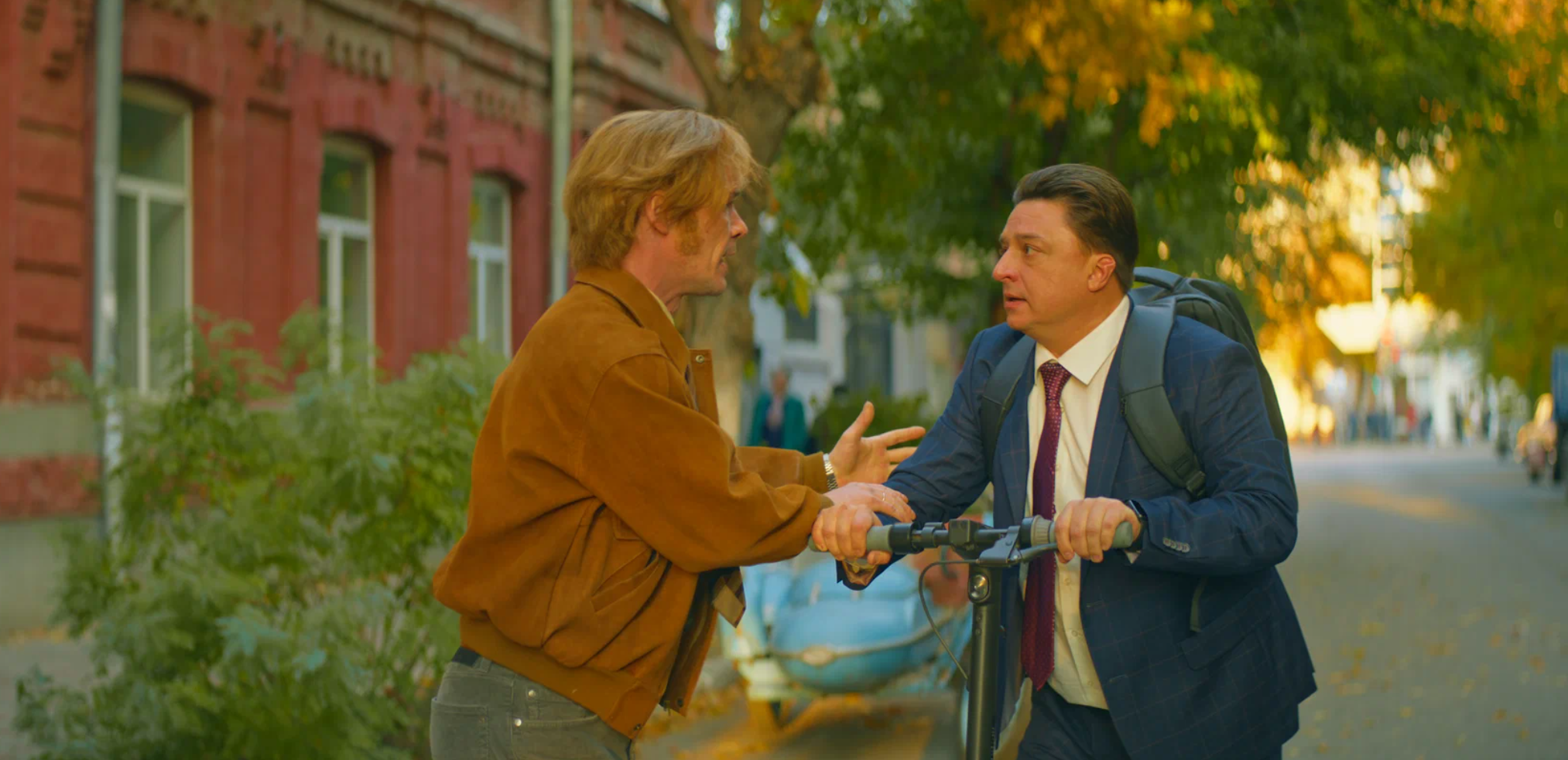 Тимофей Молодцов встречает нового мэра. Кадр из сериала