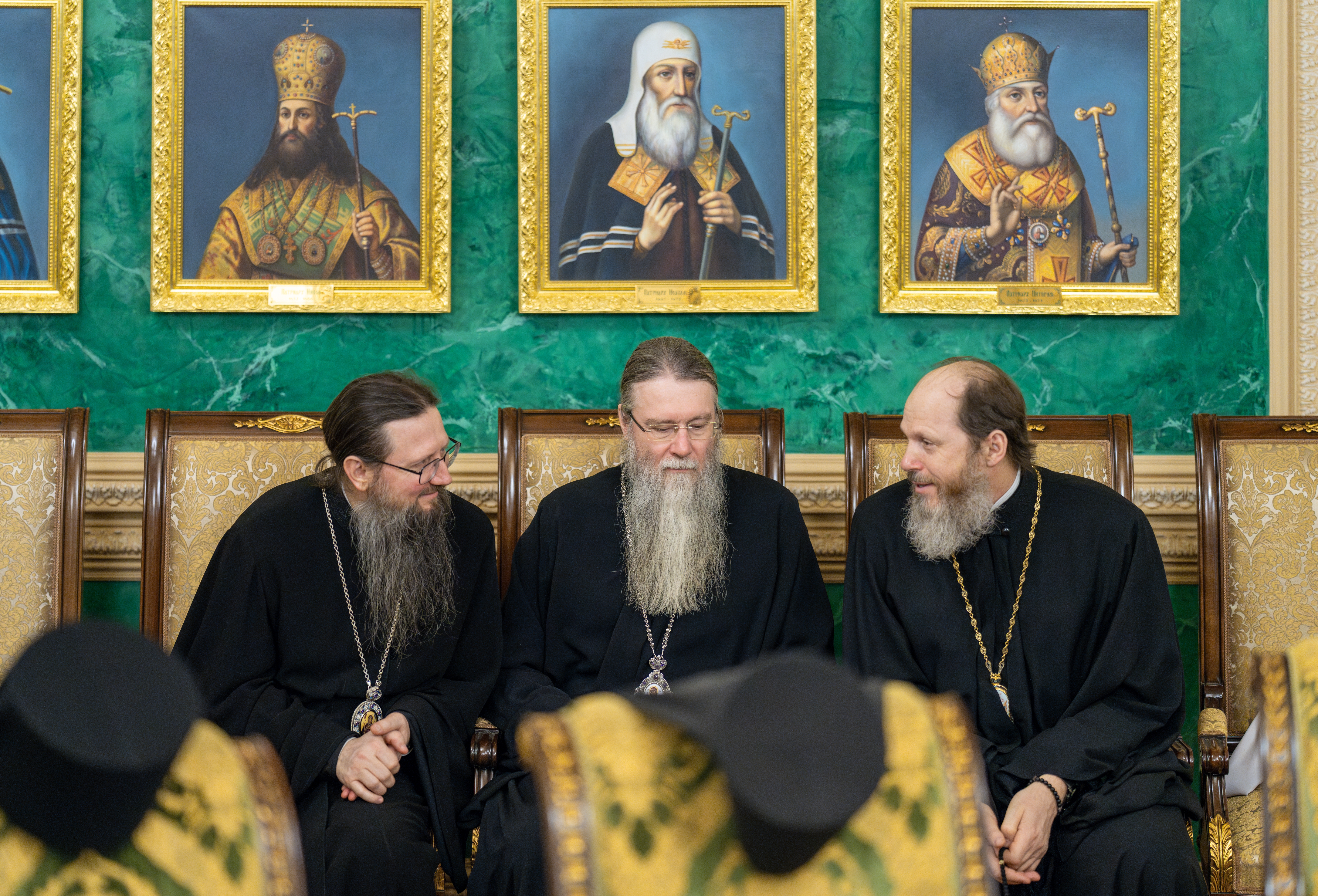 Обложка статьи Кадровые чудеса в РПЦ: патриарх тасует епископов