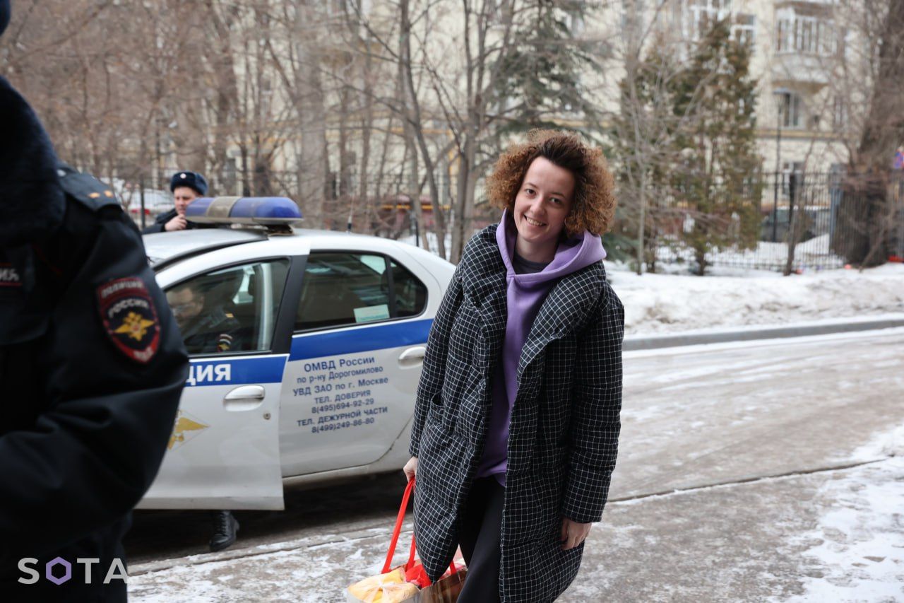 Екатерина Вареник перед судом. Фото: Snusmumriken / SOTA