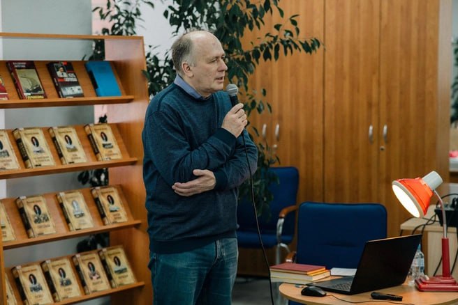 Обложка статьи Суд в Архангельске восстановил на работе преподавателя-американиста Алексея Фельдта, уволенного после доноса