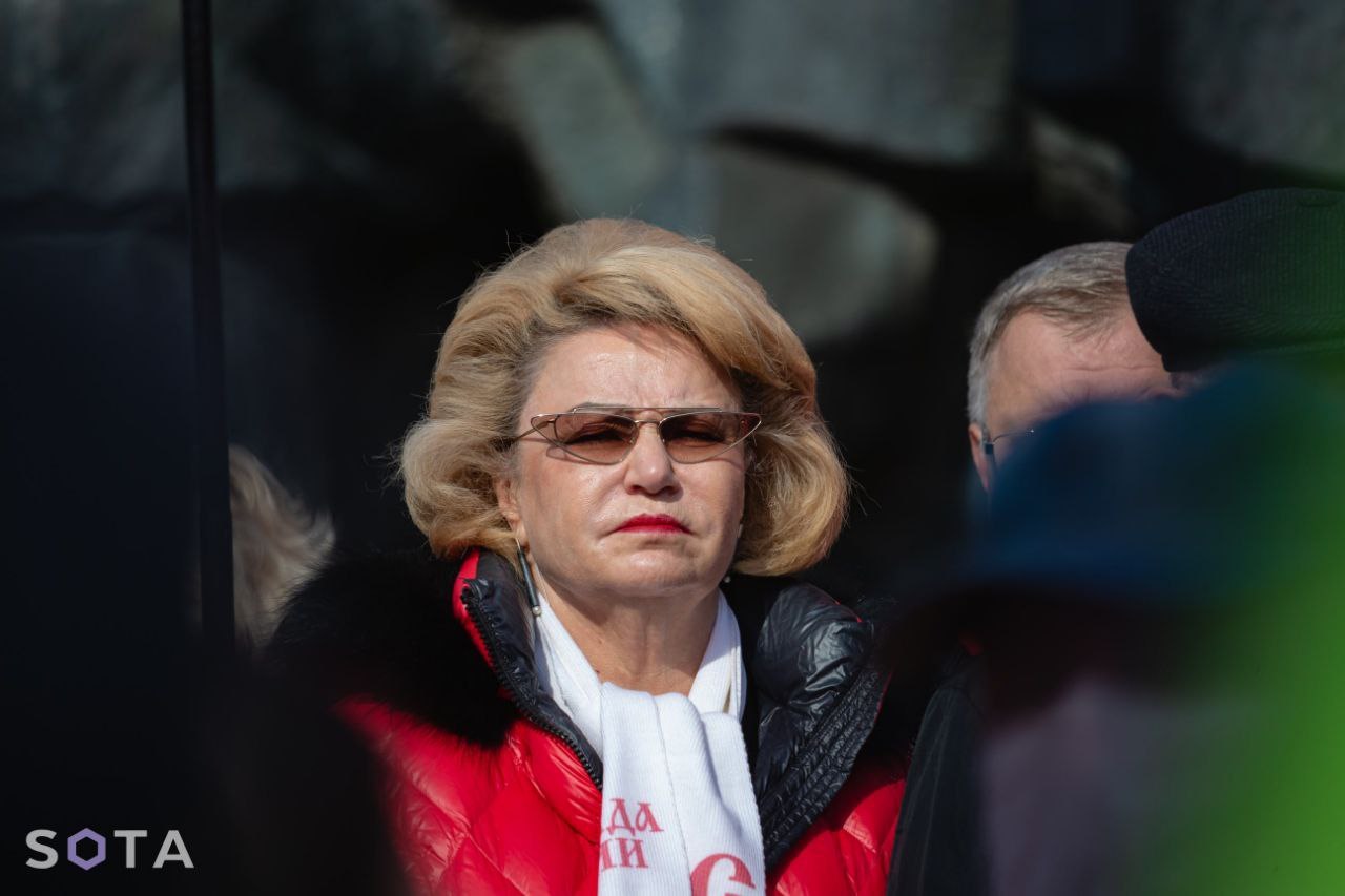 Обложка статьи В российских детских лагерях появится единая программа, включающая в себя патриотическое воспитание, «Зарницу» и тренировку хождения строем