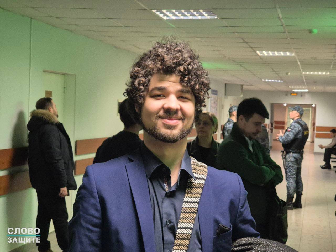 Обложка статьи Прокуратура обжаловала приговор студенту СПбГУ Гарри Азаряну, требуя увеличить срок в колонии-поселении на год