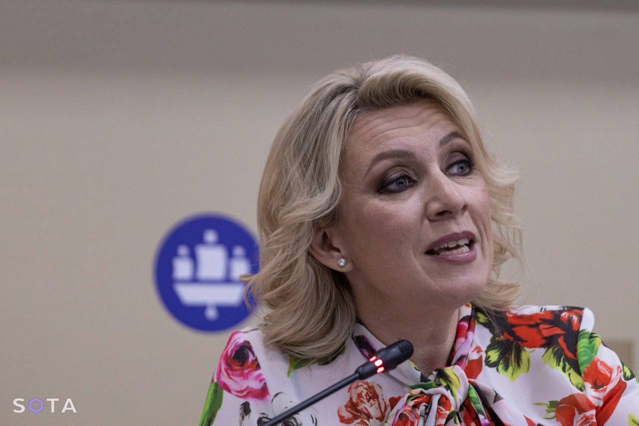 Обложка статьи Захарова заявила, что информация об убийстве Навального была выложена для отвлечения людей от темы Эпштейна