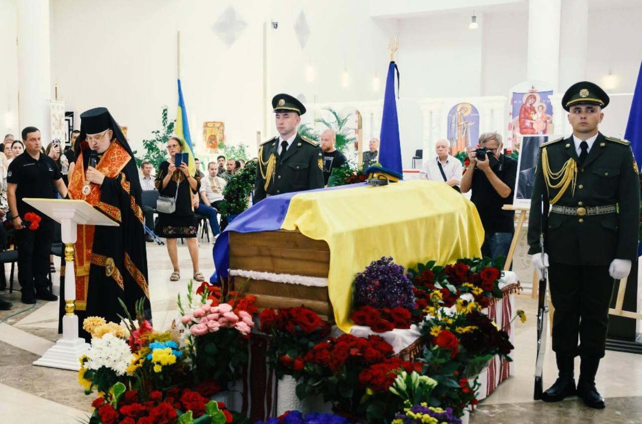 Обложка статьи Спустя 88 лет прах первого главы Организации украинских националистов Евгения Коновальца перезахоронили в Украине