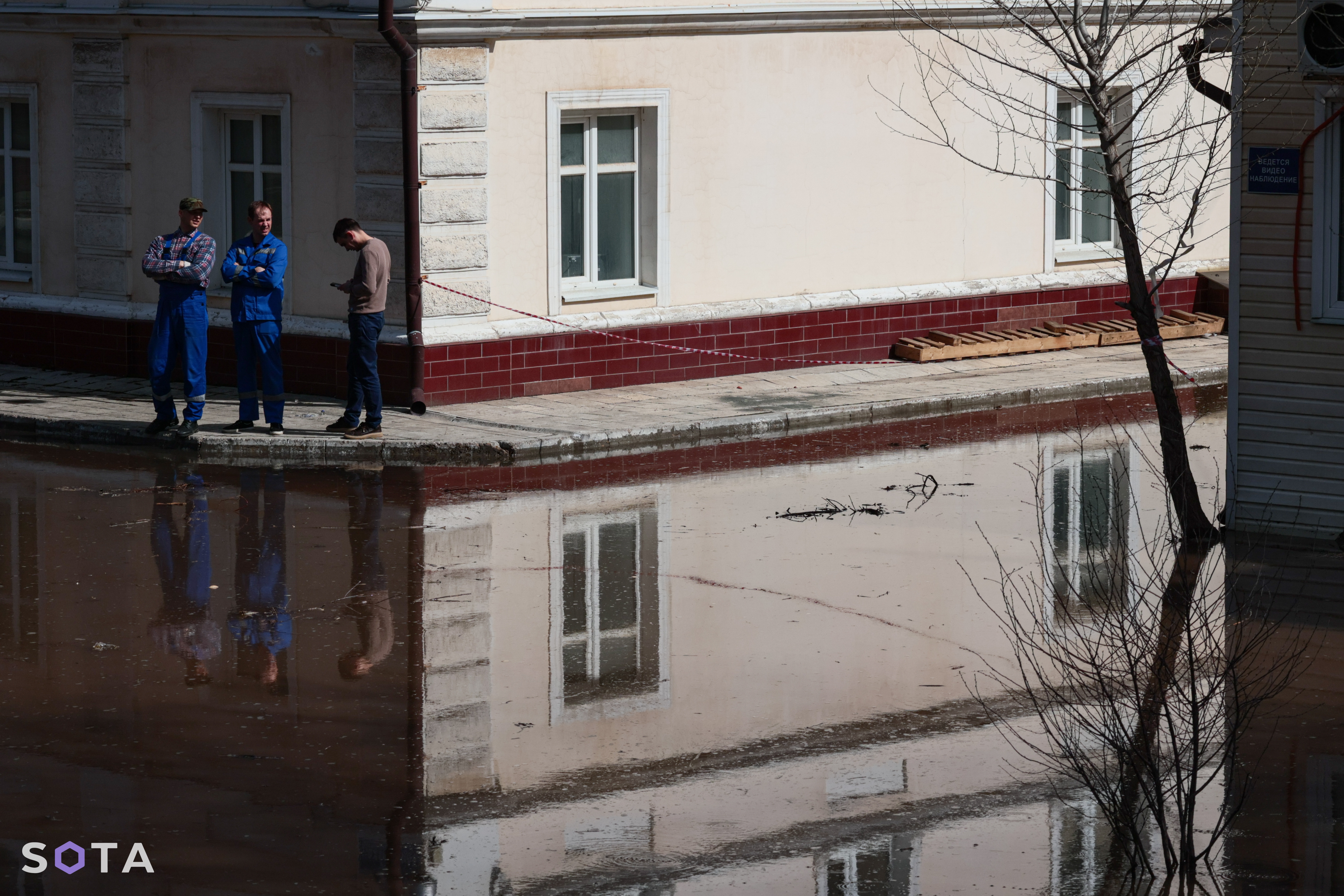 Затопленая парковка на Донгузской улице