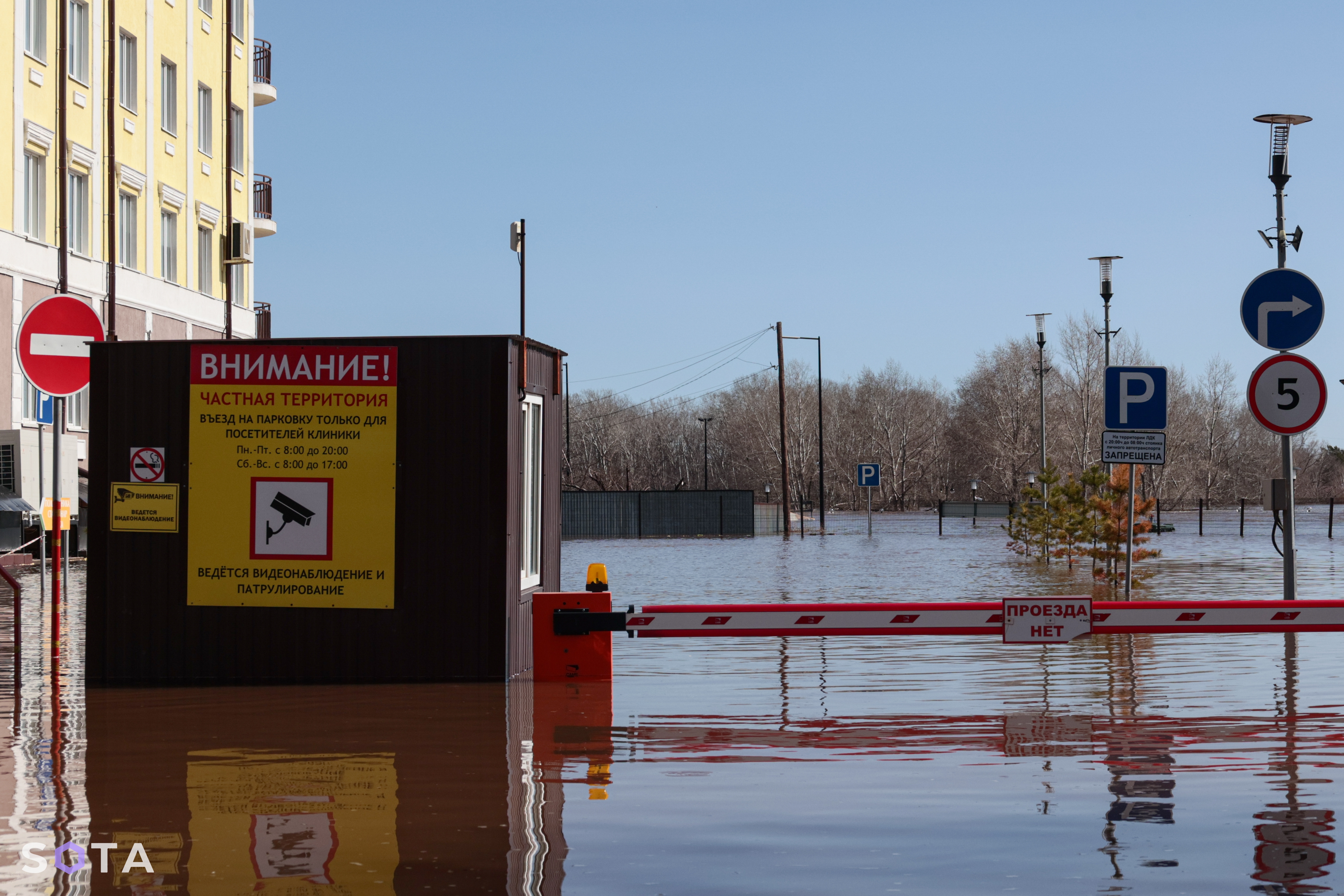 Затопленая парковка на Донгузской улице