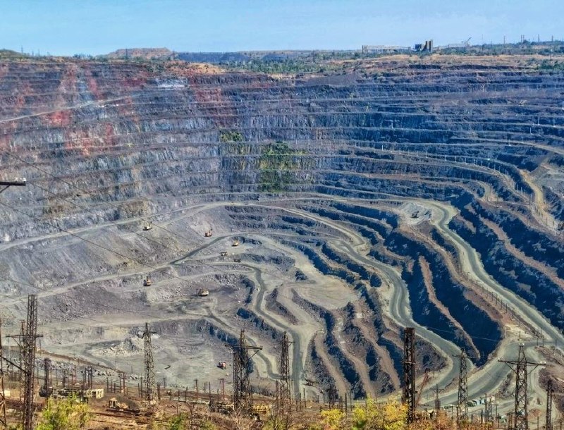 Обложка статьи В Украине горно-обогатительный комбинат приостановит добычу из-за российских атак на торговые суда
