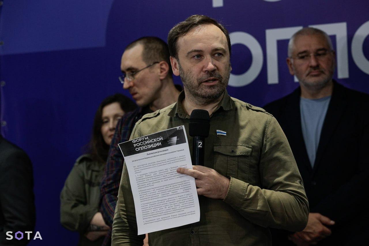 Обложка статьи Илью Пономарева заочно приговорили к 19 годам по делу о погроме в аэропорту Махачкалы в 2023 году