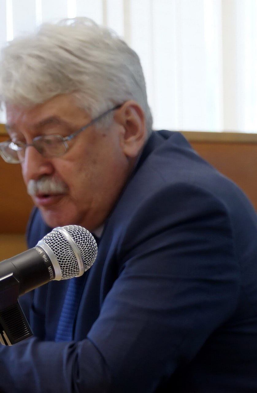 Обложка статьи Академика Юрия Пивоварова заочно осудили на 7 лет