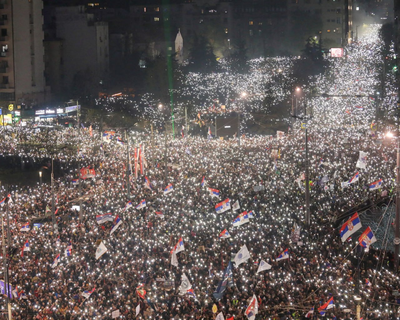 Обложка статьи В Сербии пройдут внеочередные парламентские выборы, которых требовали протестующие