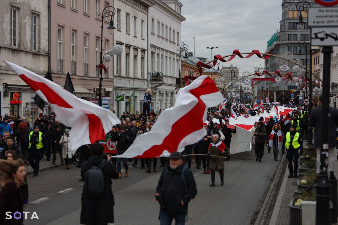 Протестный марш белорусов в Варшаве во время перевыборов Александра Лукашенко, январь 2025 года. Фото: SOTA