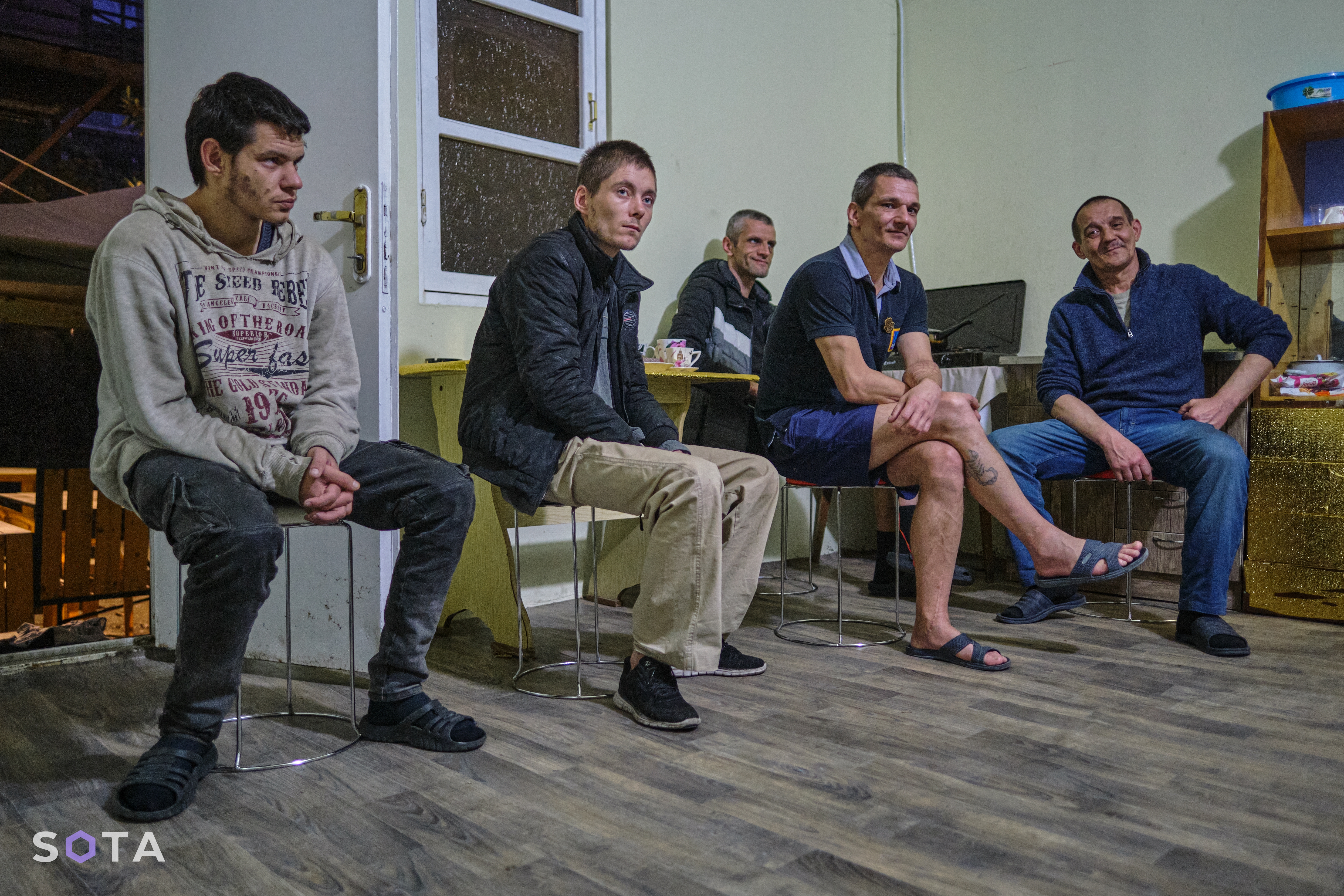 Обложка статьи Похищенные Россией год назад украинские заключенные возвращаются домой