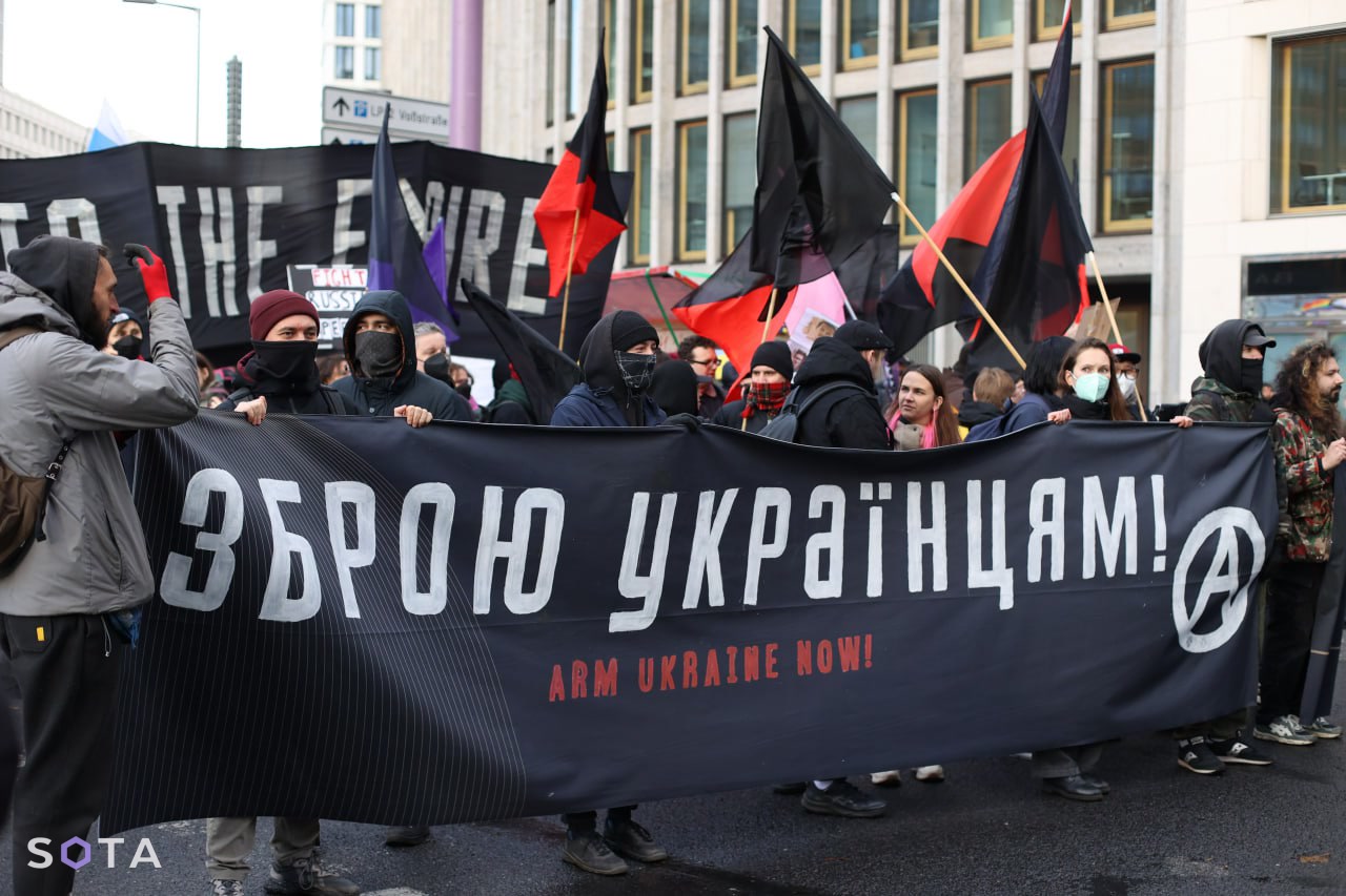 Колонна анархистов на митинге Навальной, Яшина и Кара-Мурзы 17 ноября 2024 года. Фото: Руслан Терехов / SOTA