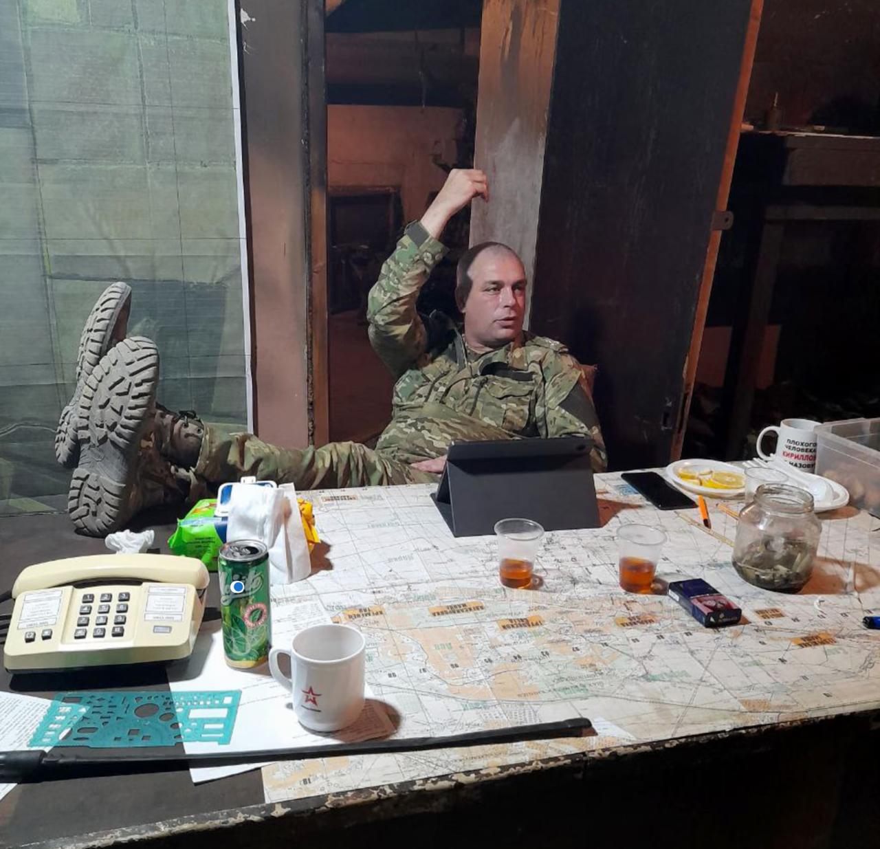 Обложка статьи О переписке российского генерала с фото отрезанных ушей сообщили «Схемы» и «Система»