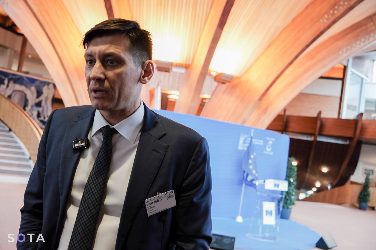 Обложка статьи Членам российской делегации в ПАСЕ выдали временную аккредитацию посетителей