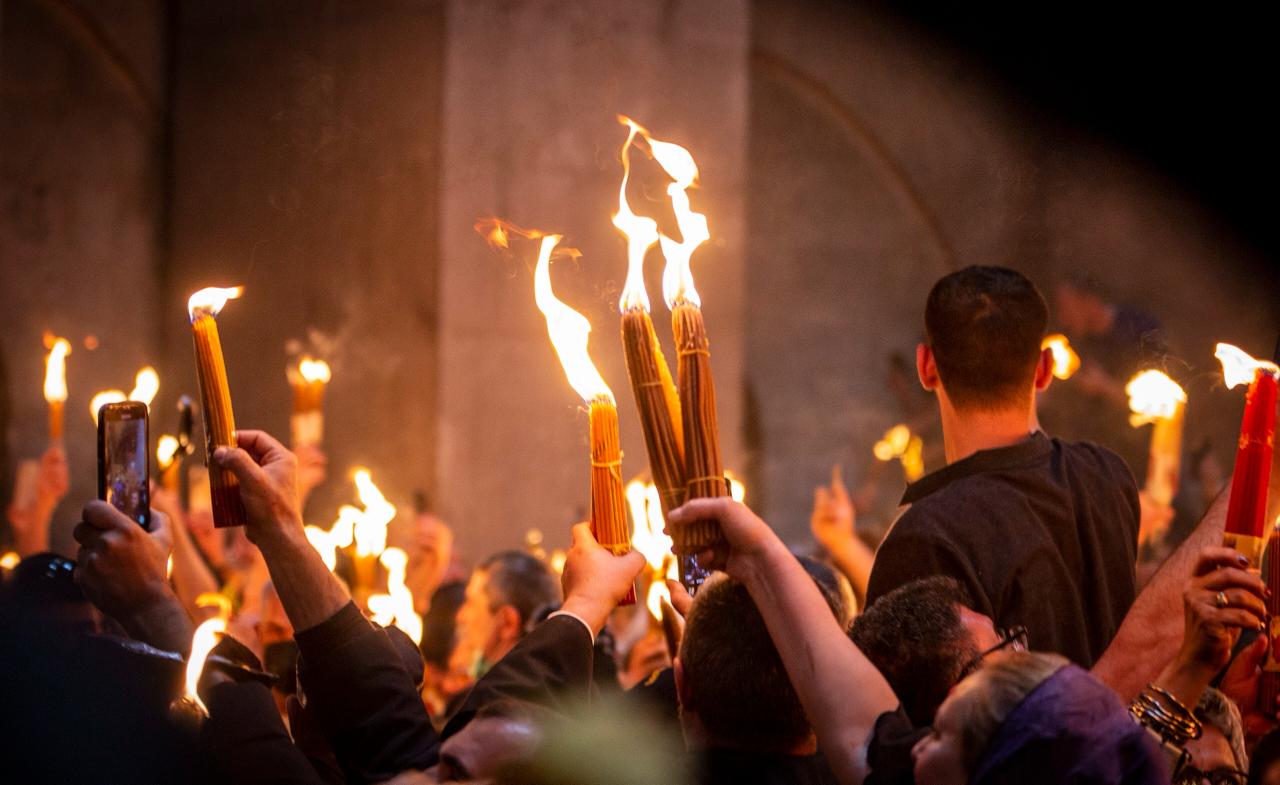 Обложка статьи Церемонию Благодатного огня в Иерусалиме проведут без доступа паломников