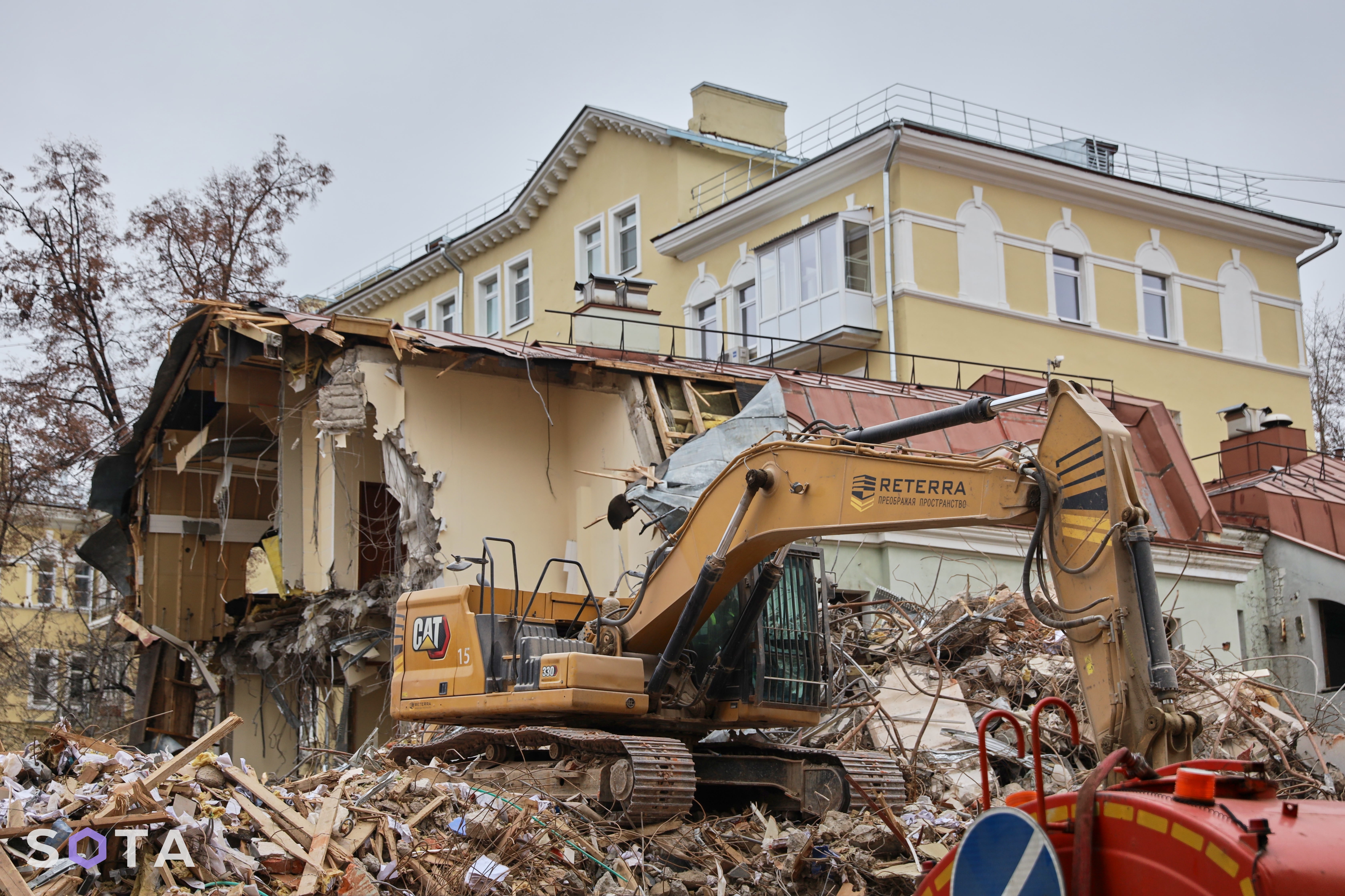 Обложка статьи «Весь мир чего-то там разрушим до основанья, а затем…», или Башня 5-го Интернационала на Патриарших.