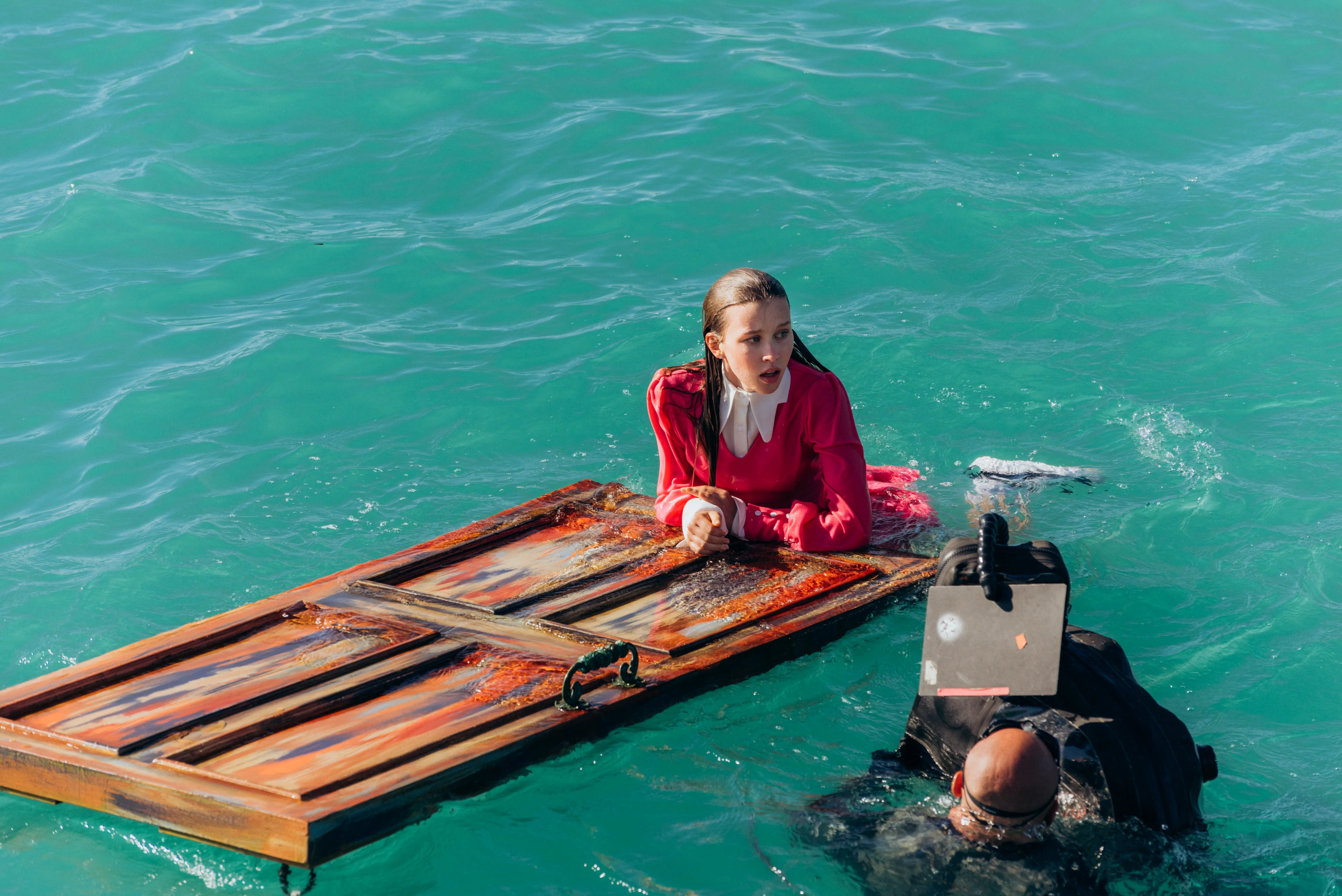 Фото со съёмок фильма «Алиса в Стране Чудес»
kinopoisk.ru    