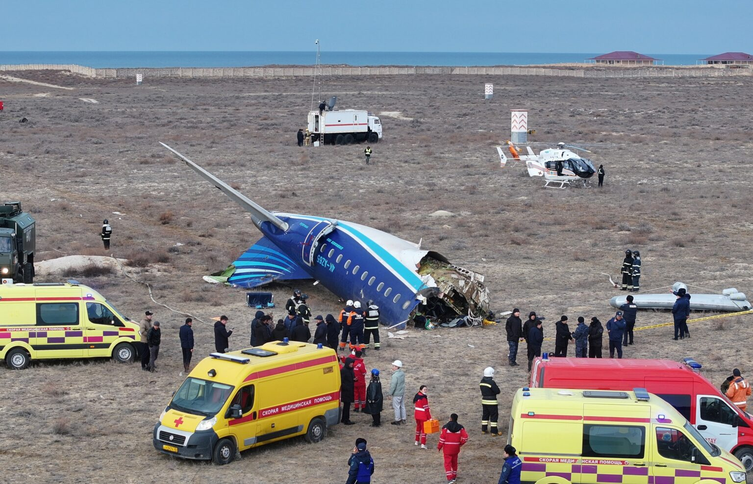 Крушение самолета AZAL
Фото: REUTERS / Азамат Сарсенбаев