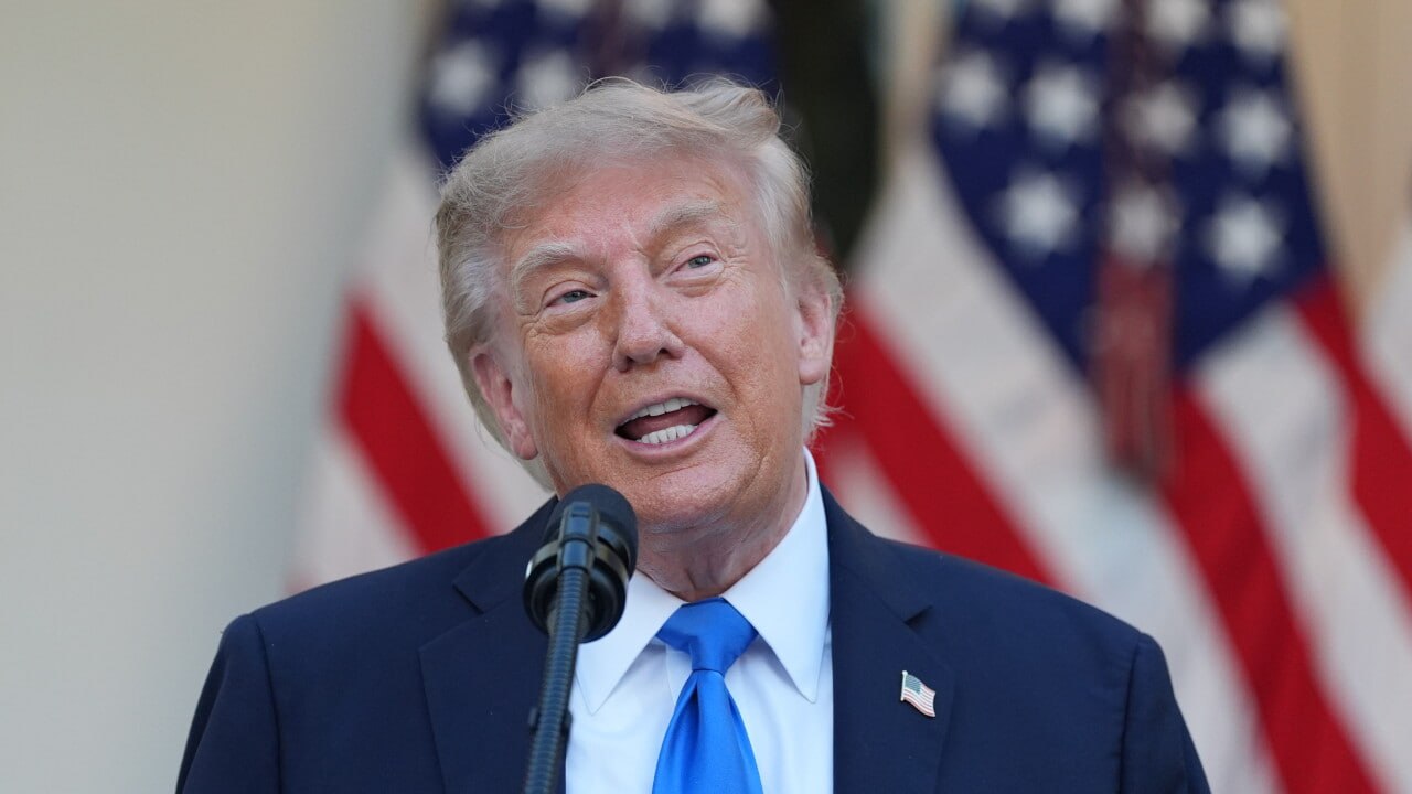 Обложка статьи Трамп пообещал выплатить всем взрослым американцам по 5 тысяч долларов в случае победы республиканцев на промежуточных выборах
