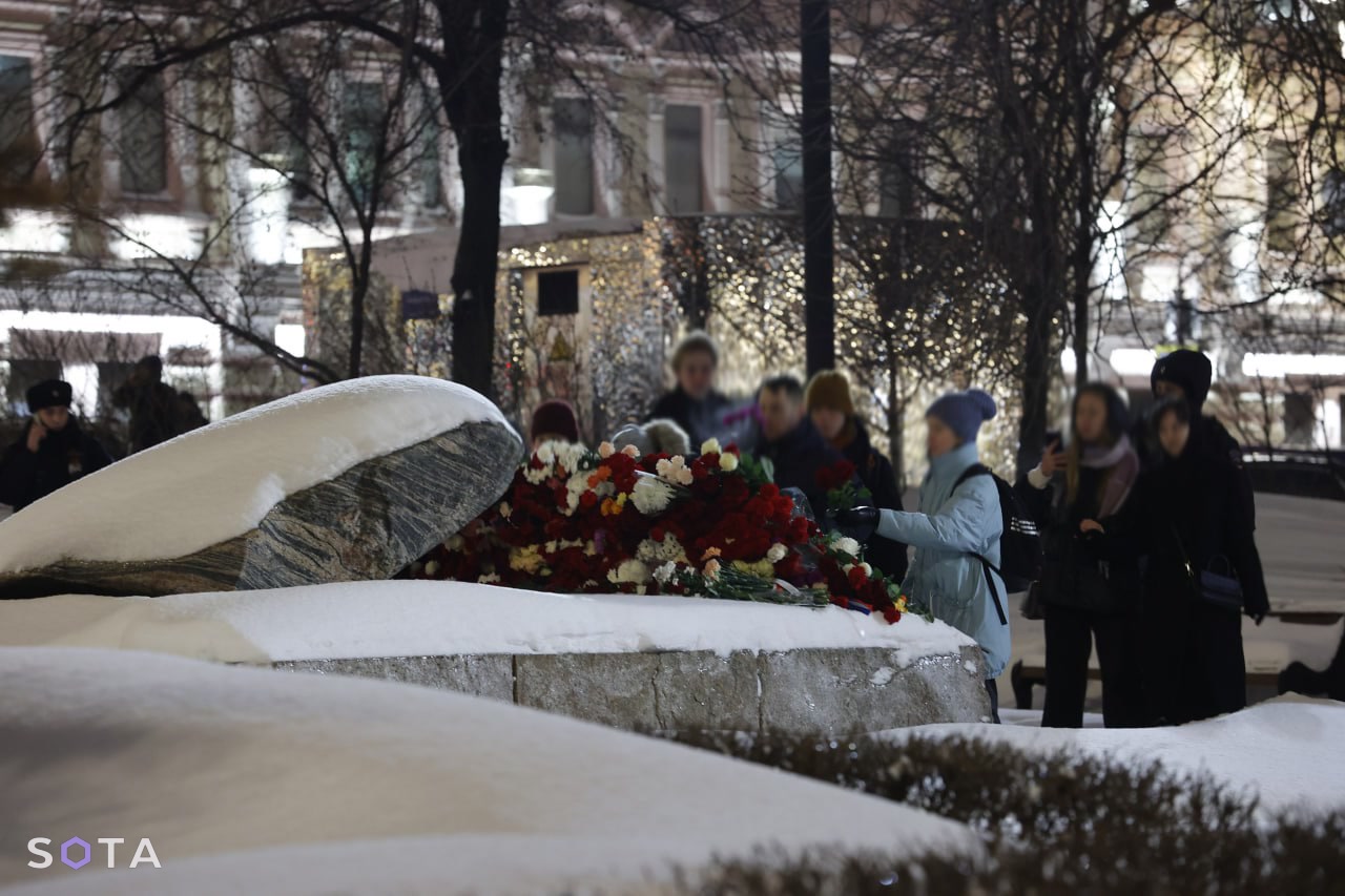 Обложка статьи Андрей Луговой предложил заменить Соловецкий камень памятником Дзержинскому