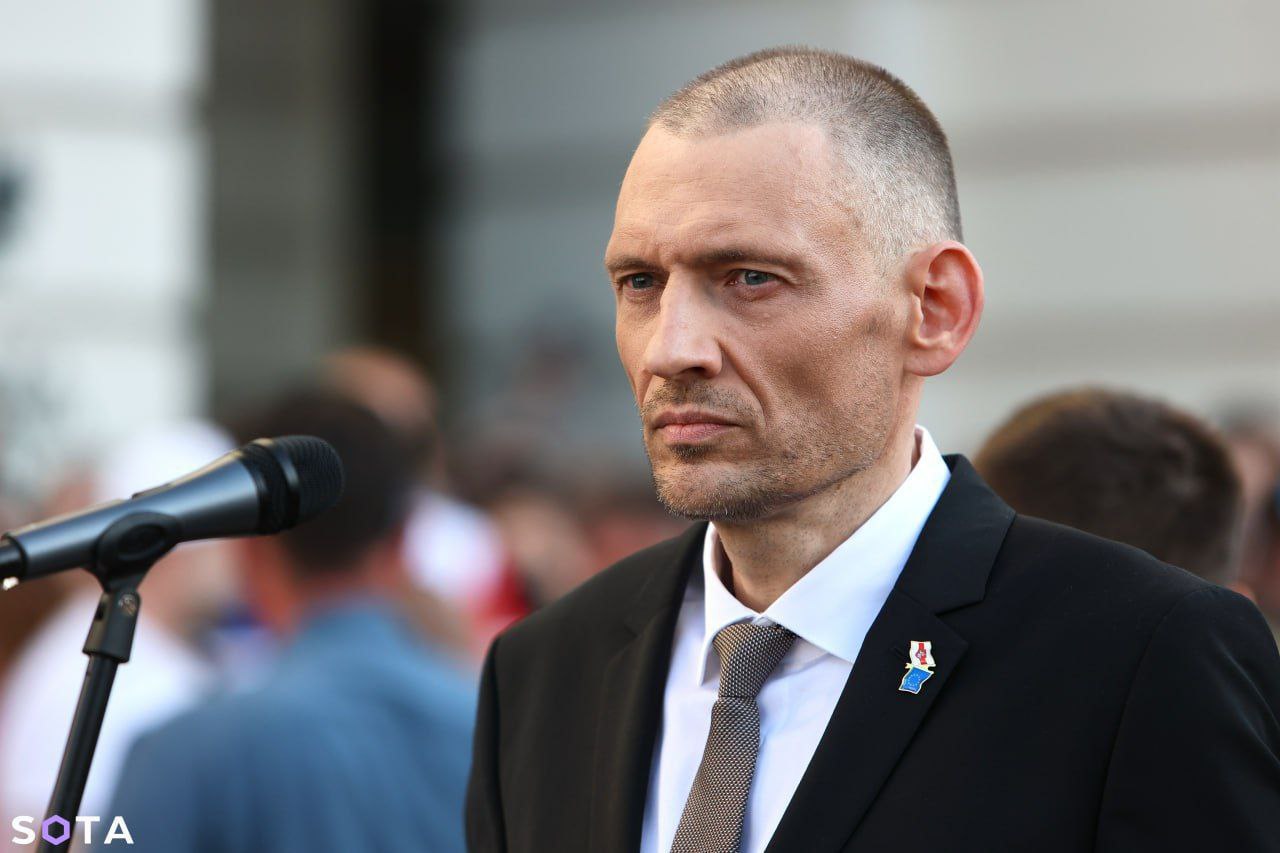 Обложка статьи Тихановский назвал своего бывшего пресс-секретаря негодяем