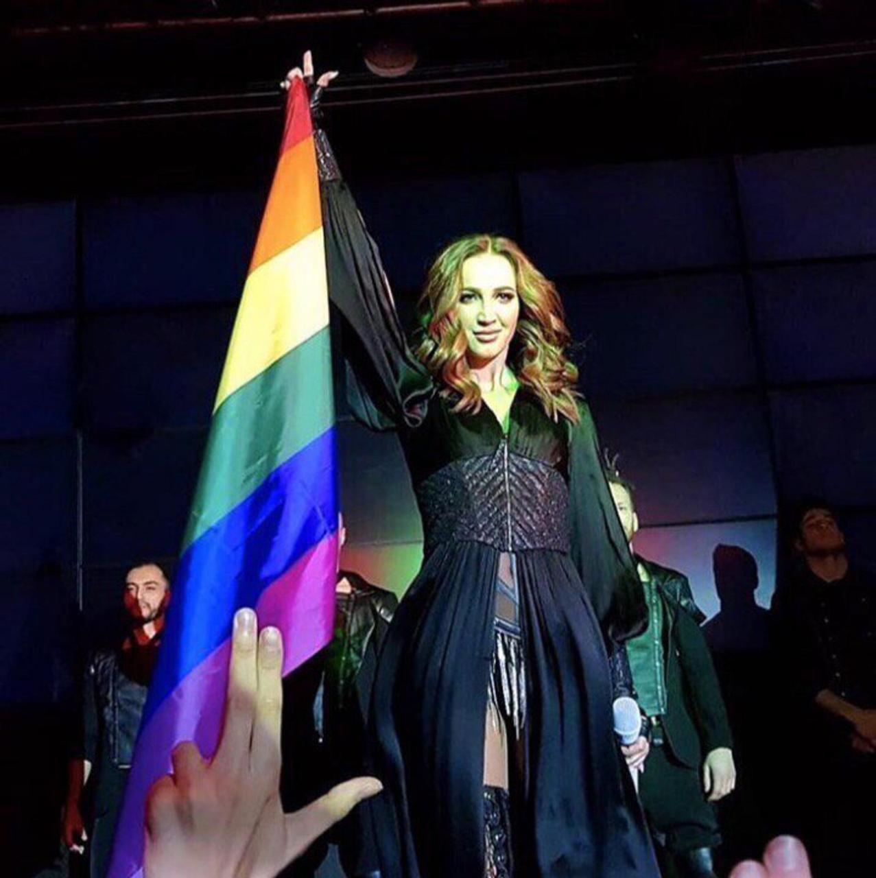 Обложка статьи Заявлявшую митинг за свободу интернета волгоградскую активистку задержали по делу о «пропаганде ЛГБТ» из-за старого ролика с Бузовой