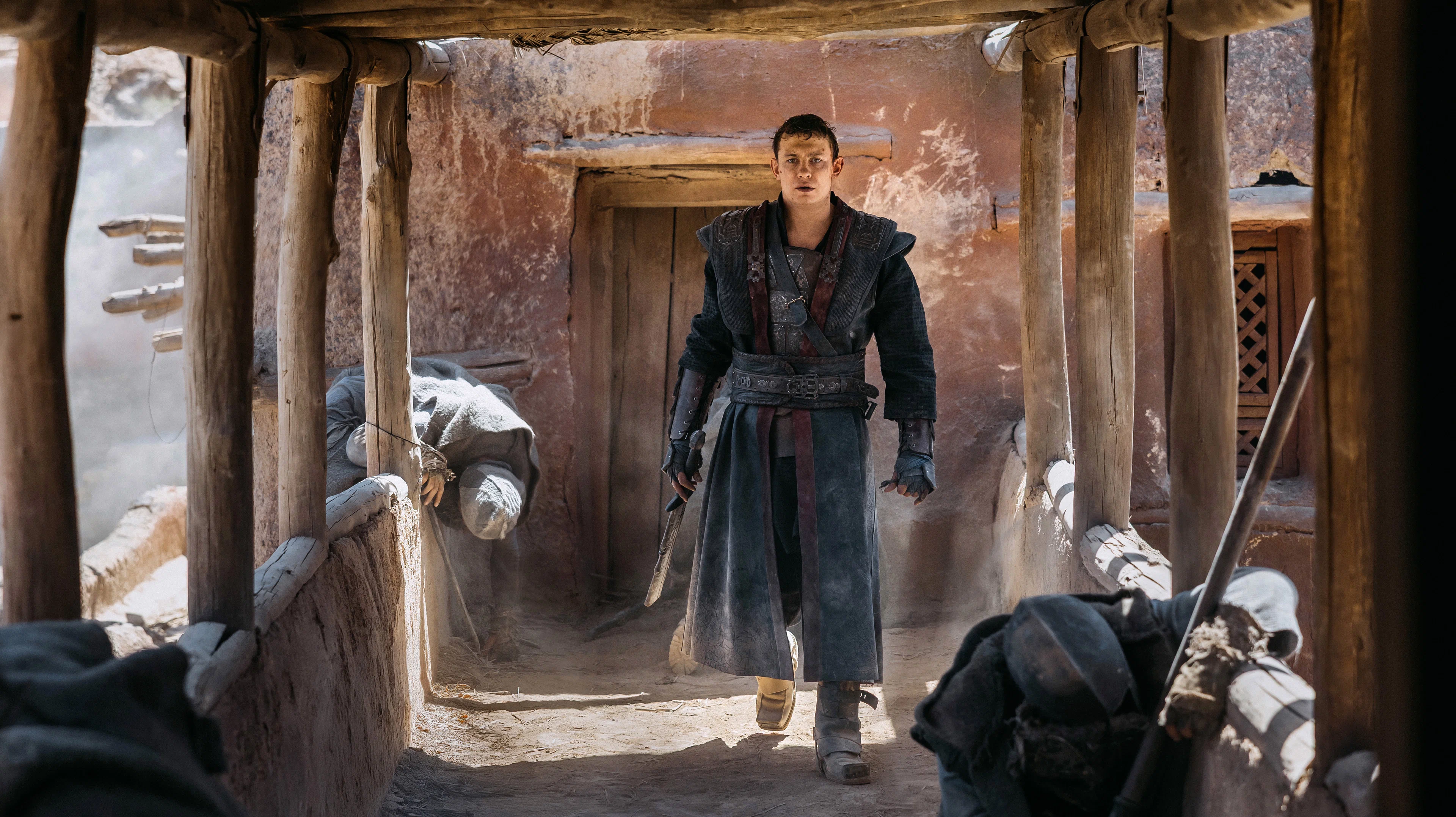 Фото со съёмок сериала «Трудно быть богом»
kinopoisk.ru