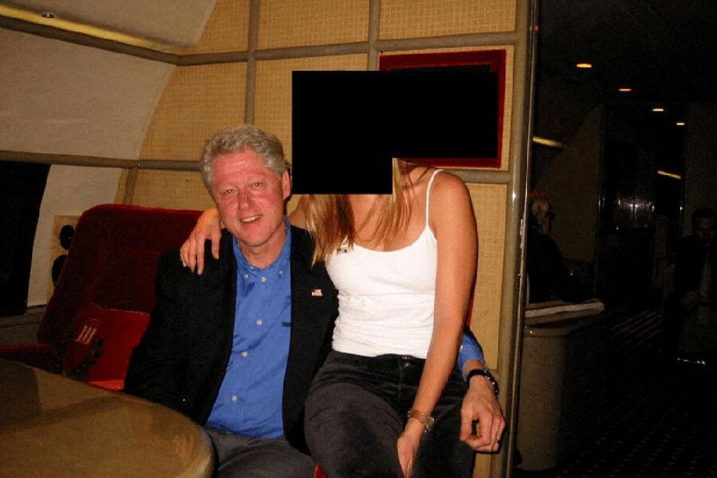 Обложка статьи Клинтоны отказались давать показания конгрессу по делу Эпштейна