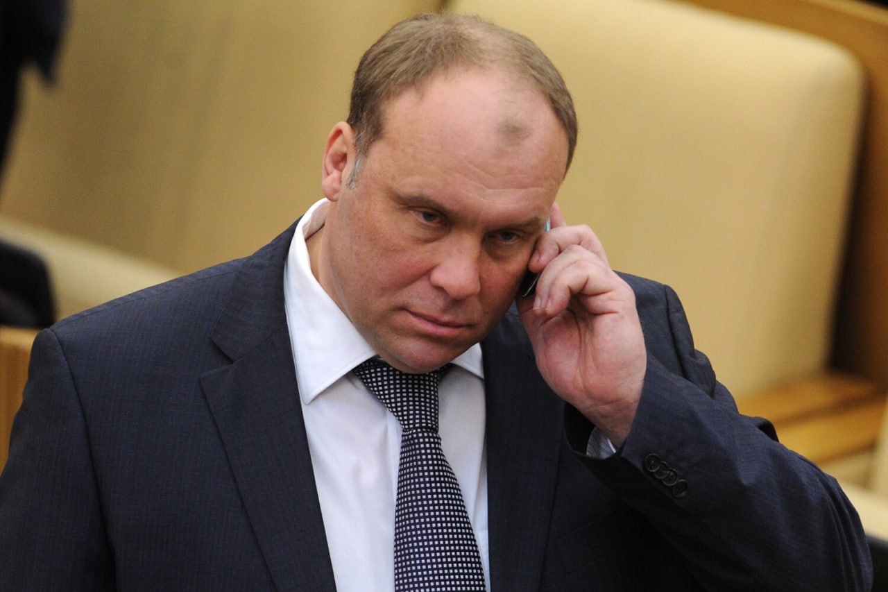 Обложка статьи Единоросс пригрозил ударами «за территорией Украины» (по Европе)