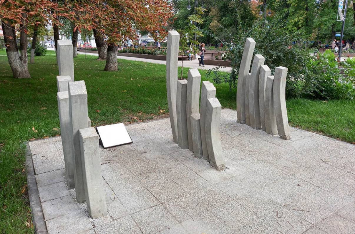 Обложка статьи Памятник жертвам домашнего насилия в Саратове снесли «во избежание несчастных случаев»