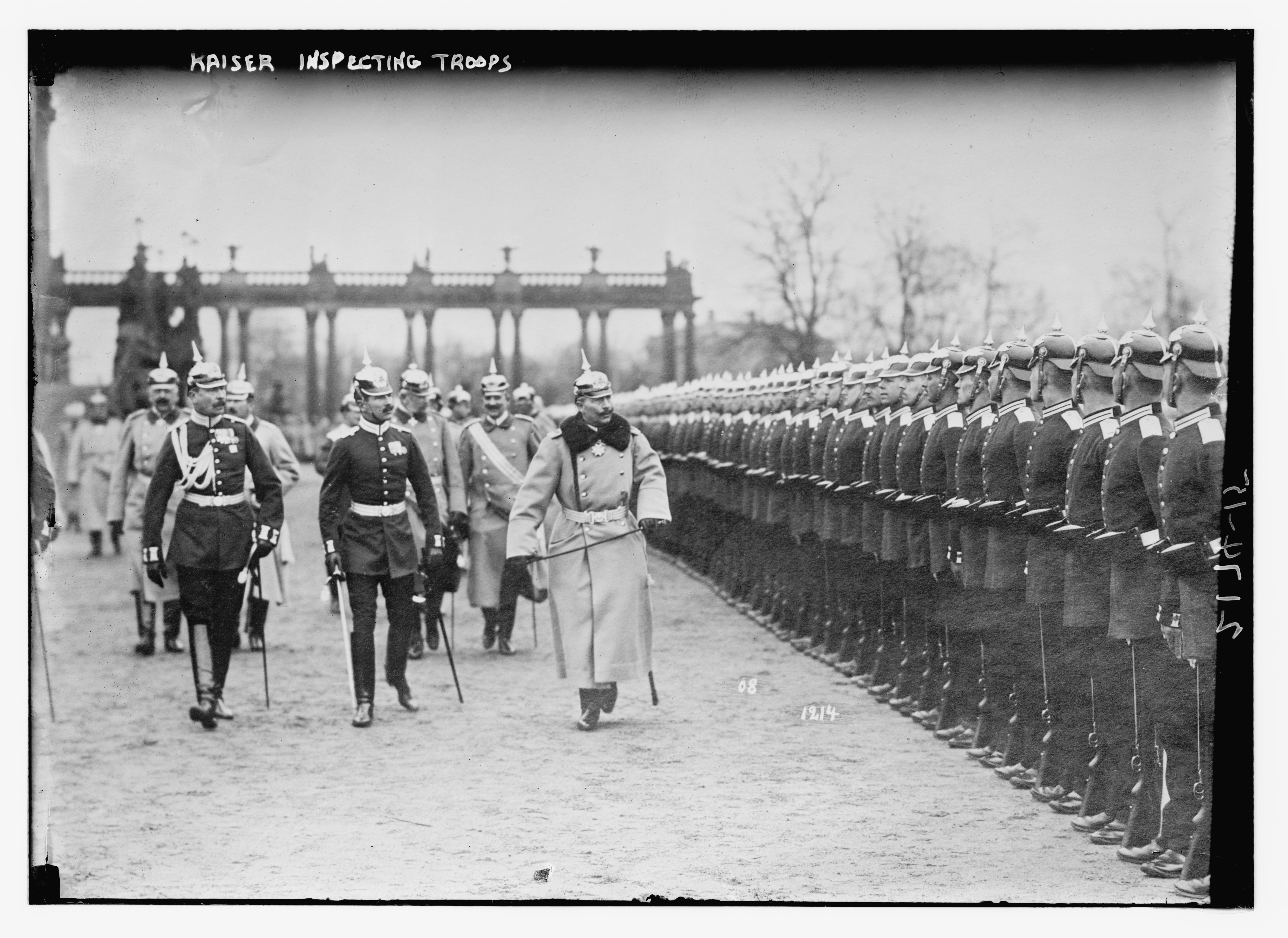 Кайзер инспектирует войска. 1914 год.