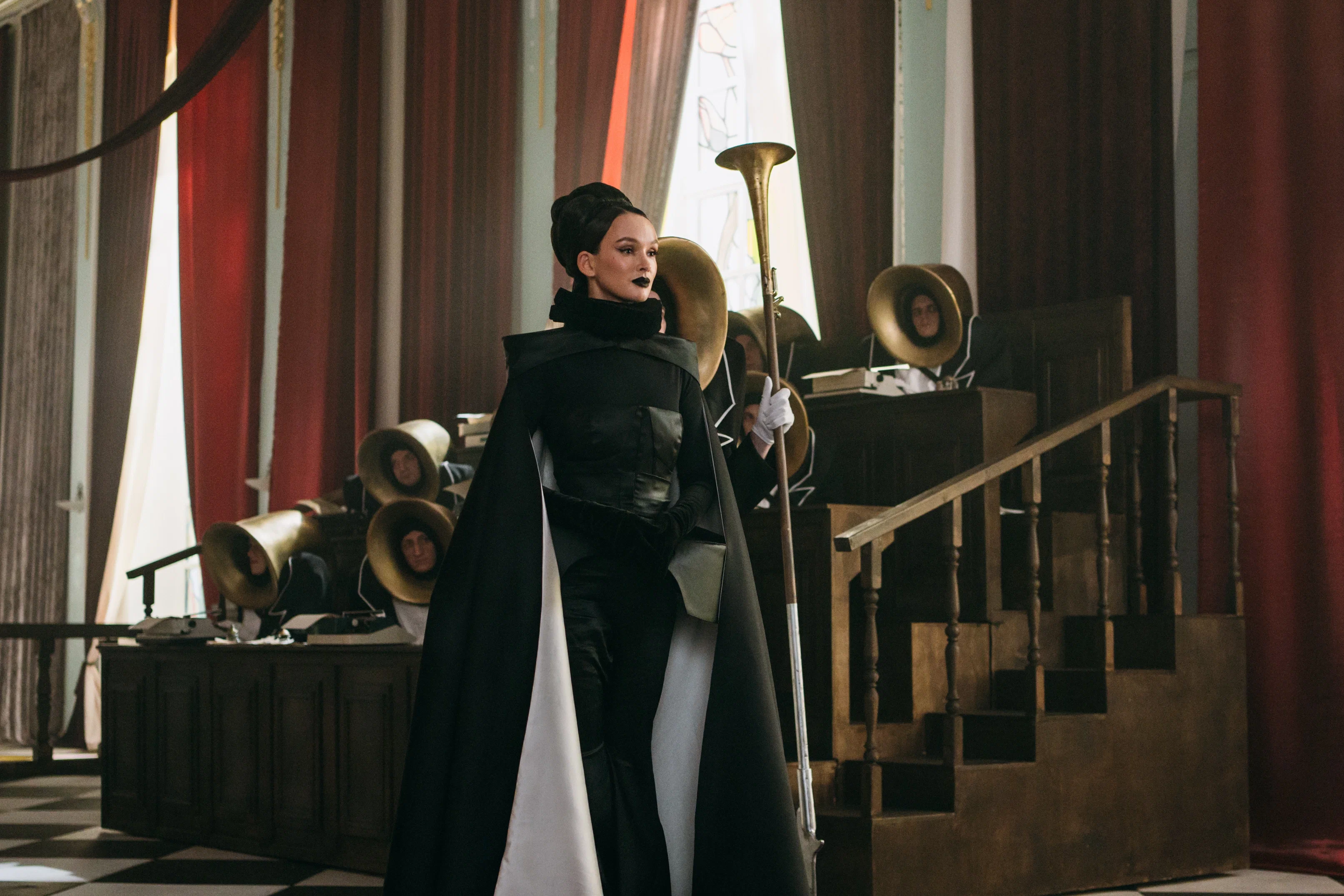 Фото со съёмок фильма «Алиса в Стране Чудес»
kinopoisk.ru    