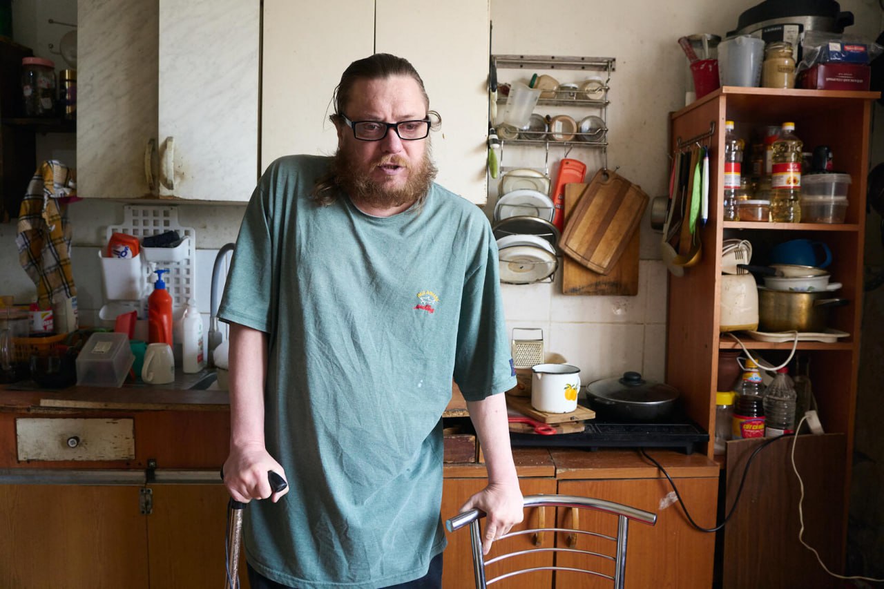 Обложка статьи «Это моя страна, а они ее испортили». В Екатеринбурге умер поэт Егор Белоглазов, которого судили за сравнение Нового завета с гей-фанфиком