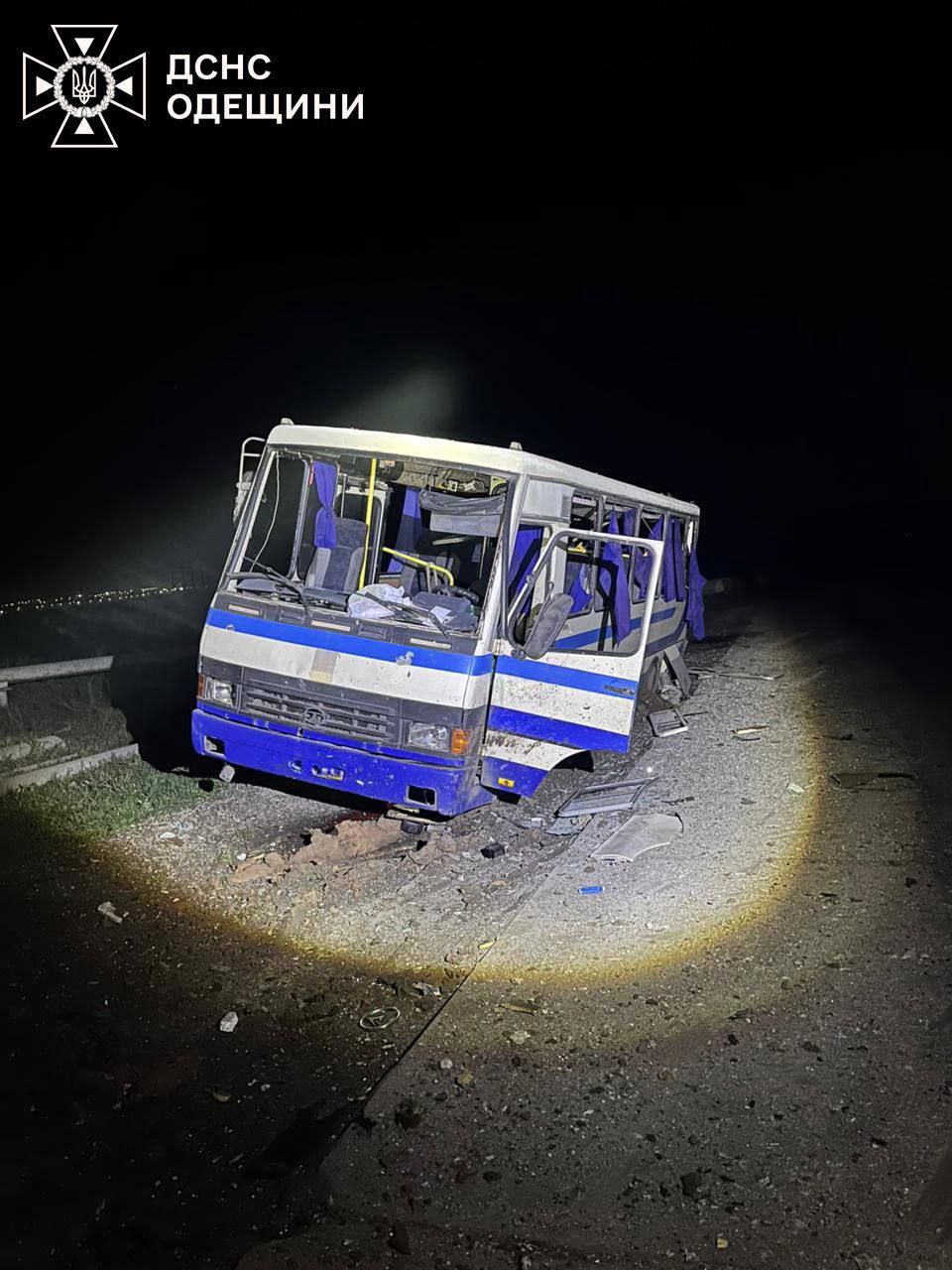 Обложка статьи 8 человек погибли, 27 пострадали после удара армии РФ по порту в Одесской области