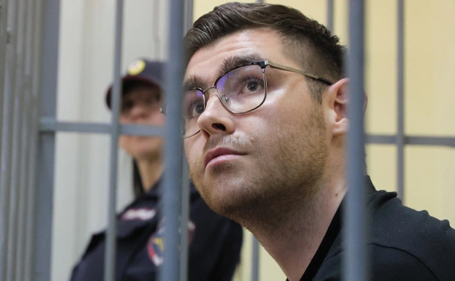 Обложка статьи Новые владельцы URA.RU отказались оплачивать защиту редактора Дениса Аллаярова, арестованного за получение информации от силовиков