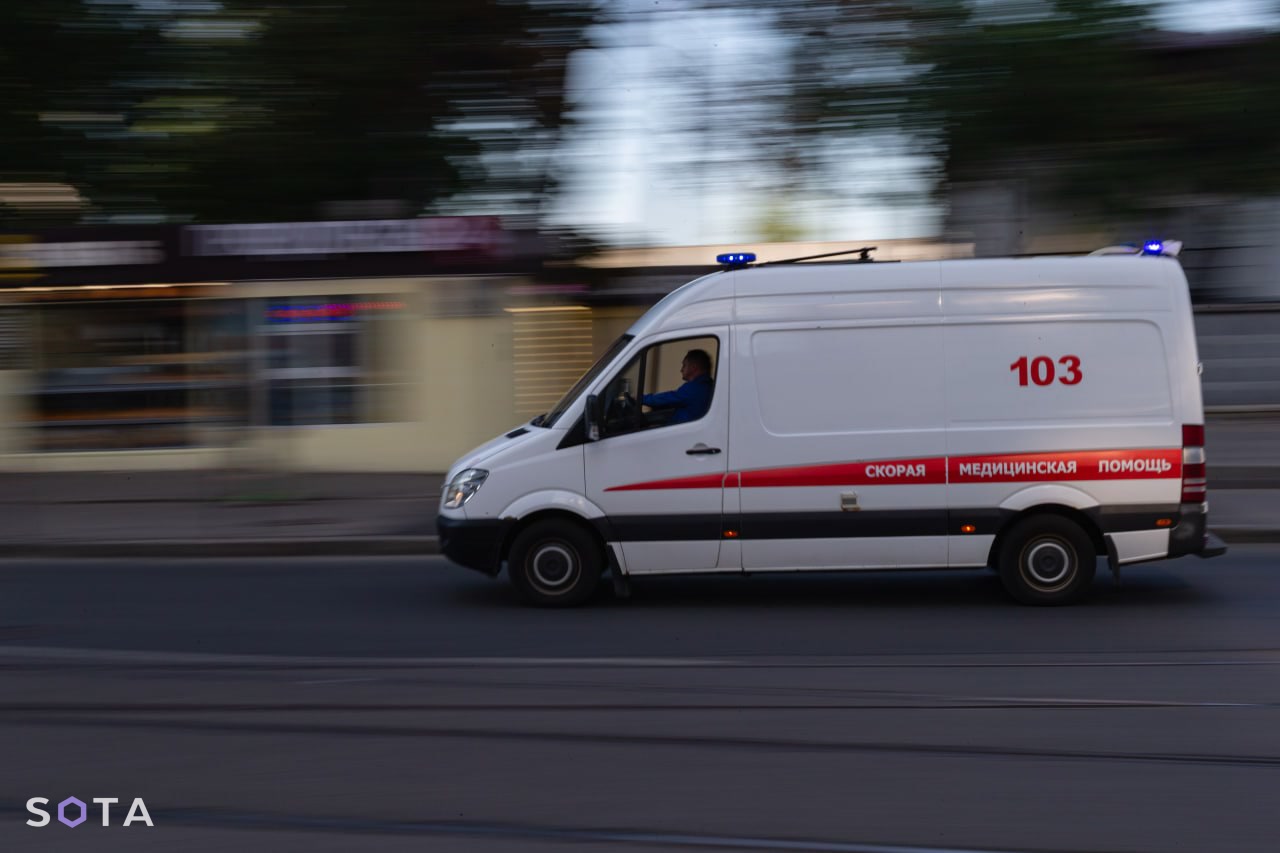 Обложка статьи В районе Красноярского края в целях оптимизации оставили 1 карету скорой помощи на 10 тысяч жителей. Два года назад там умер ребенок, к которому отказались приезжать медики