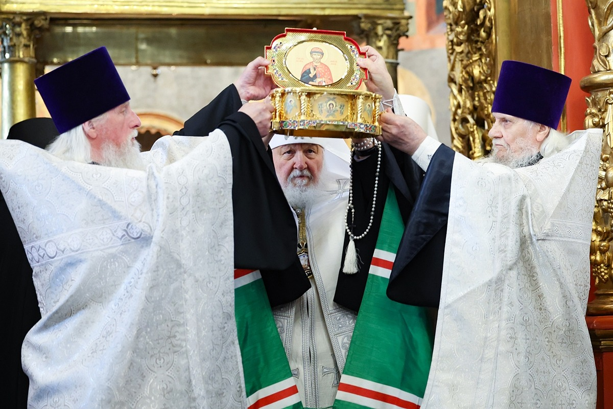 Патриарх Кирилл во время молебни в Архангельском соборе Московского Кремля у мощей благоверного князя Димитрия Донского /&nbsp;patriarchia.ru